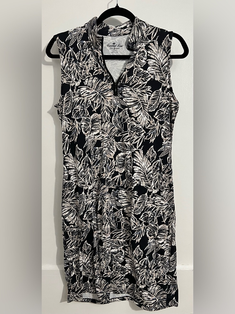 Coconut Row Black & White Leaf-Print Sleeveless Dress